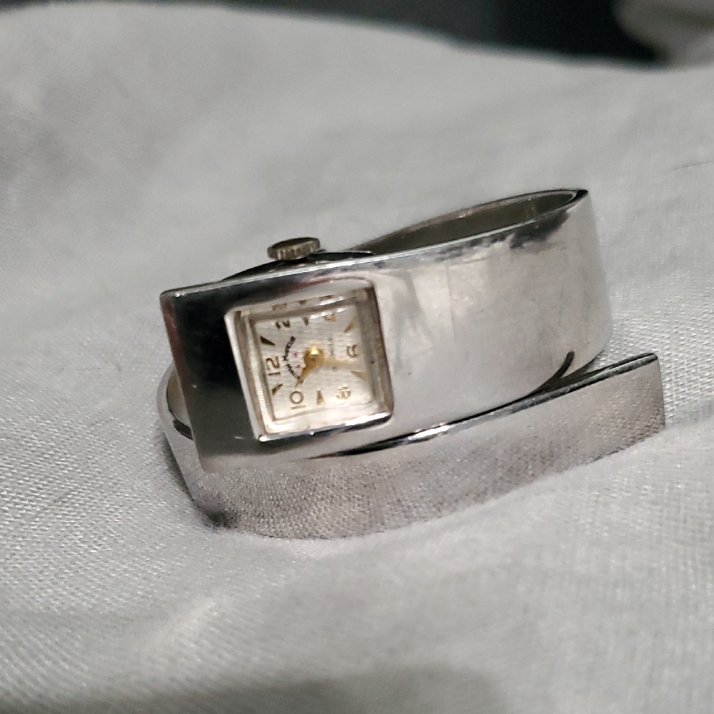 Neiman Marcus Wind Up 17 Jewels Swiss Watch